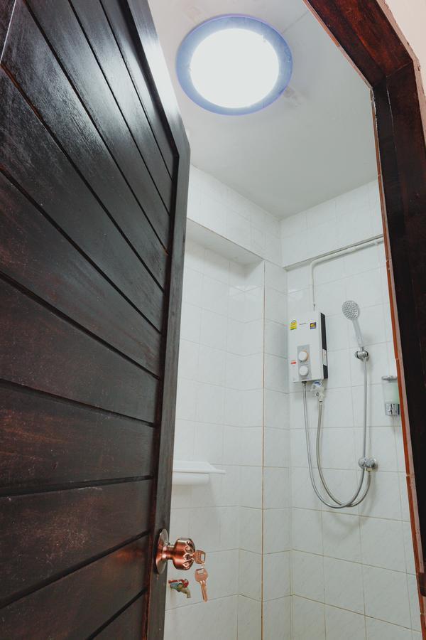 The Aree Hat Yai Hostel Buitenkant foto