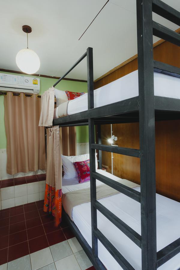 The Aree Hat Yai Hostel Buitenkant foto