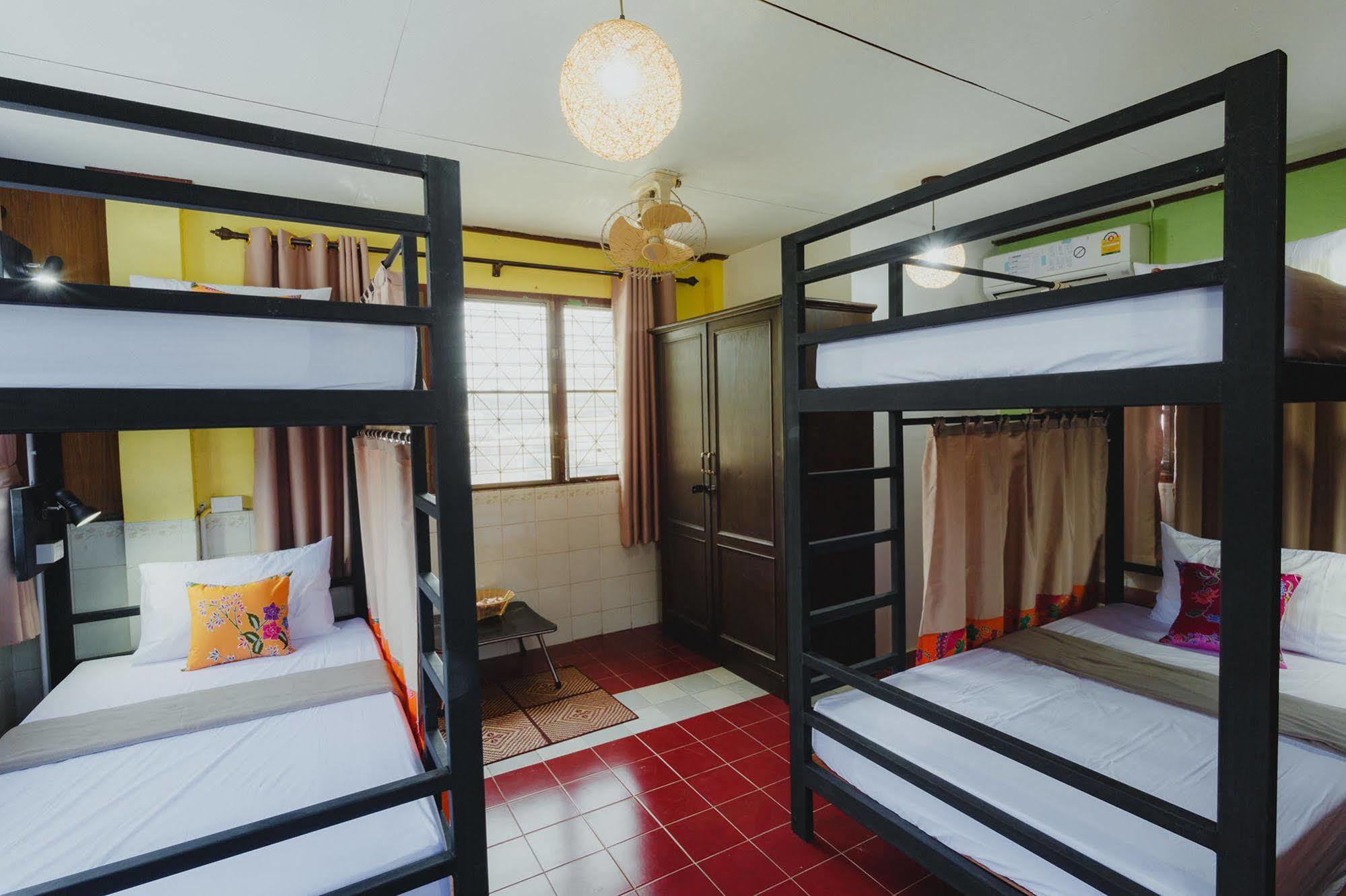 The Aree Hat Yai Hostel Buitenkant foto