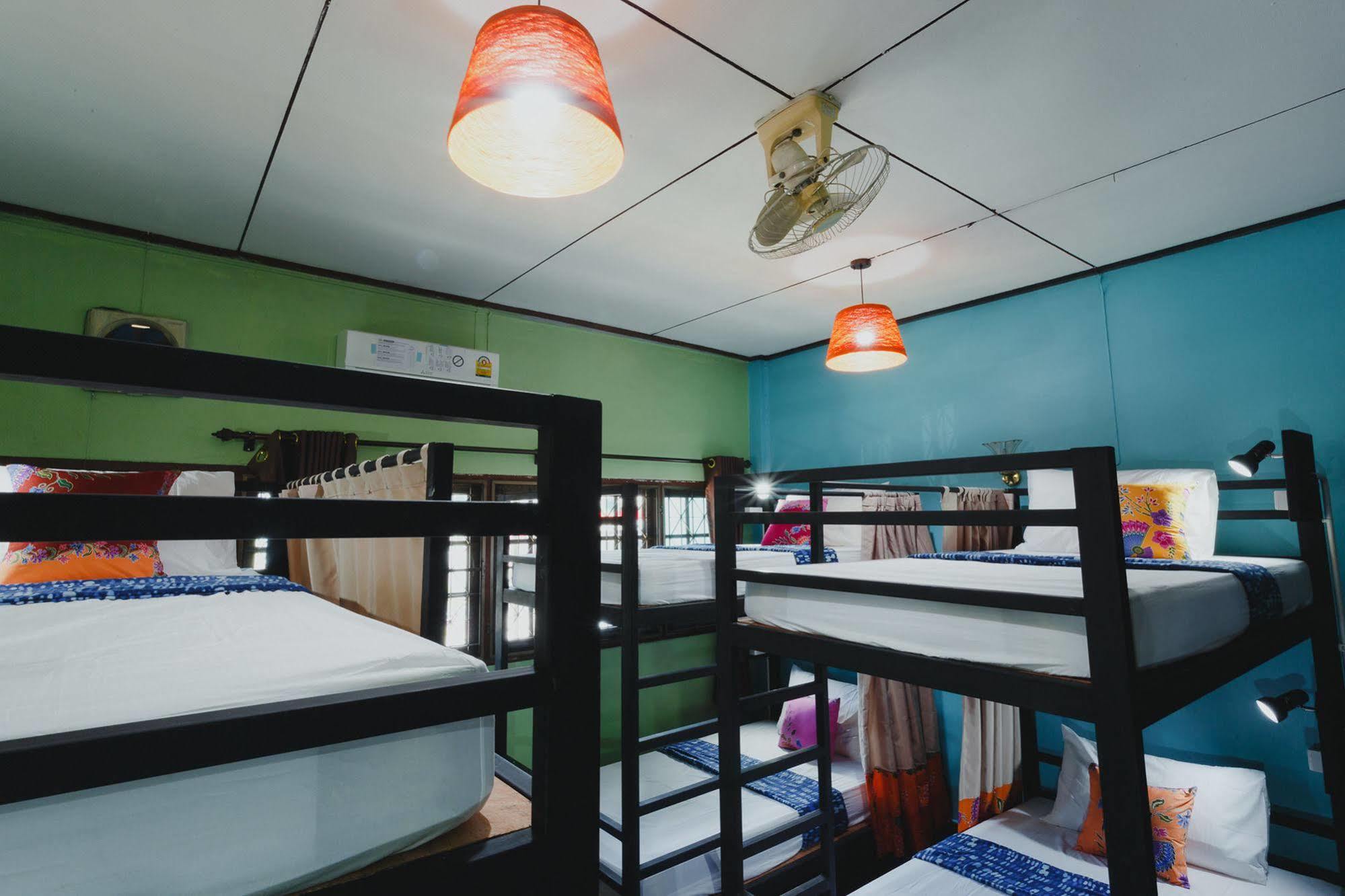 The Aree Hat Yai Hostel Buitenkant foto