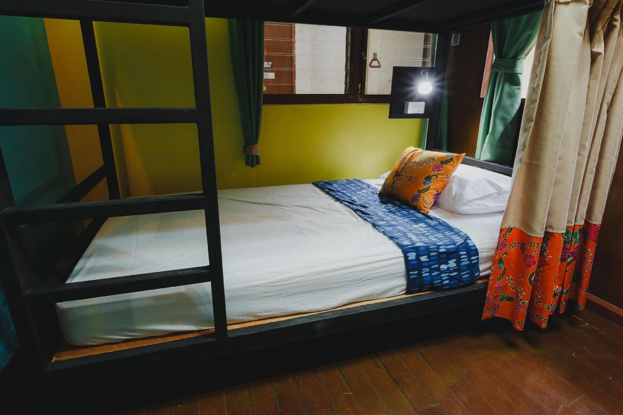 The Aree Hat Yai Hostel Buitenkant foto