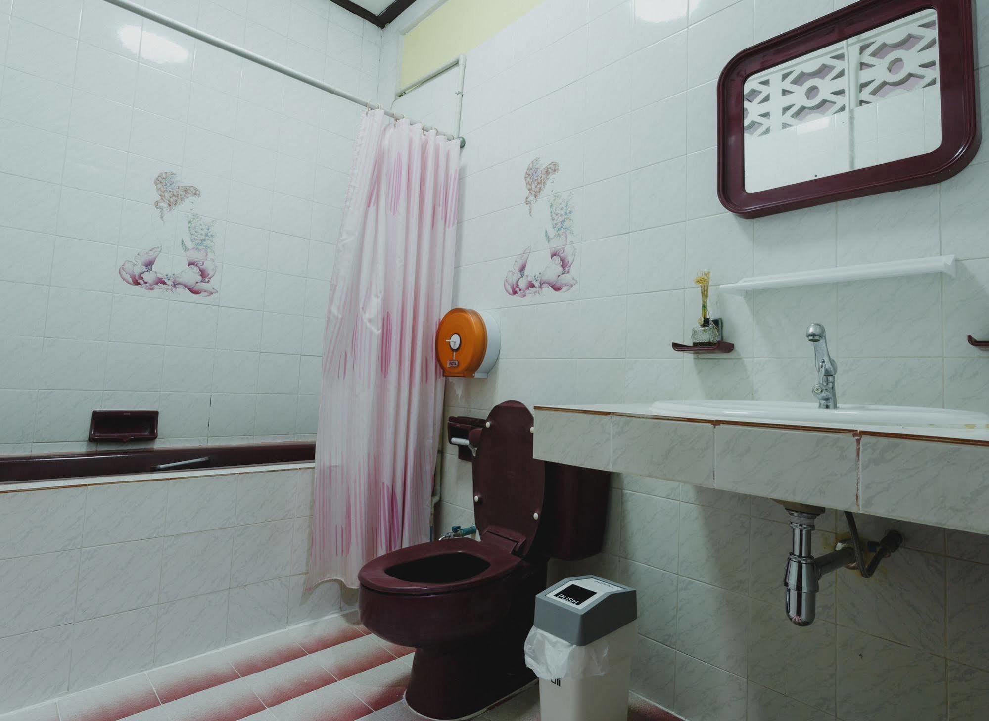 The Aree Hat Yai Hostel Buitenkant foto