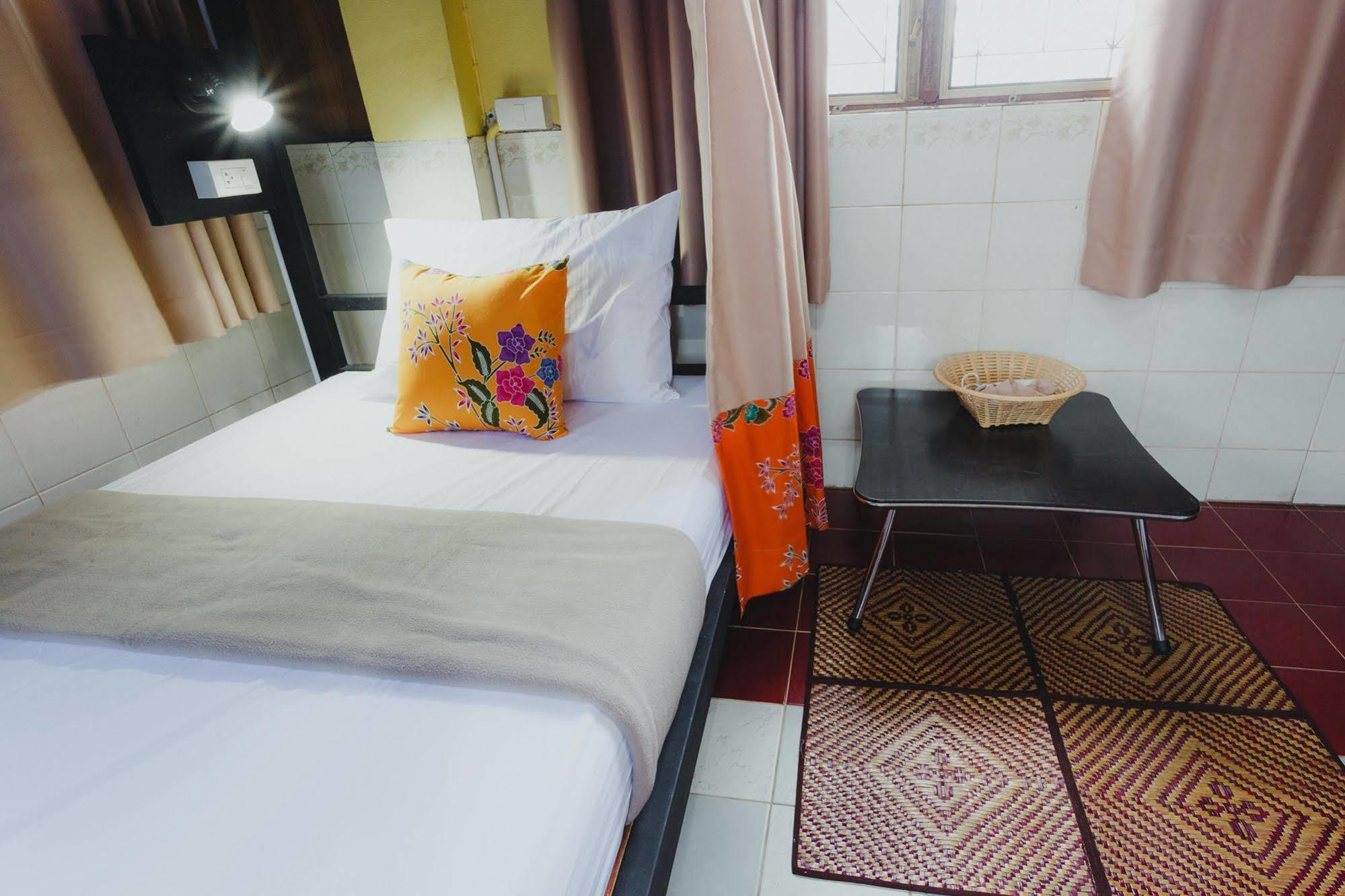 The Aree Hat Yai Hostel Buitenkant foto