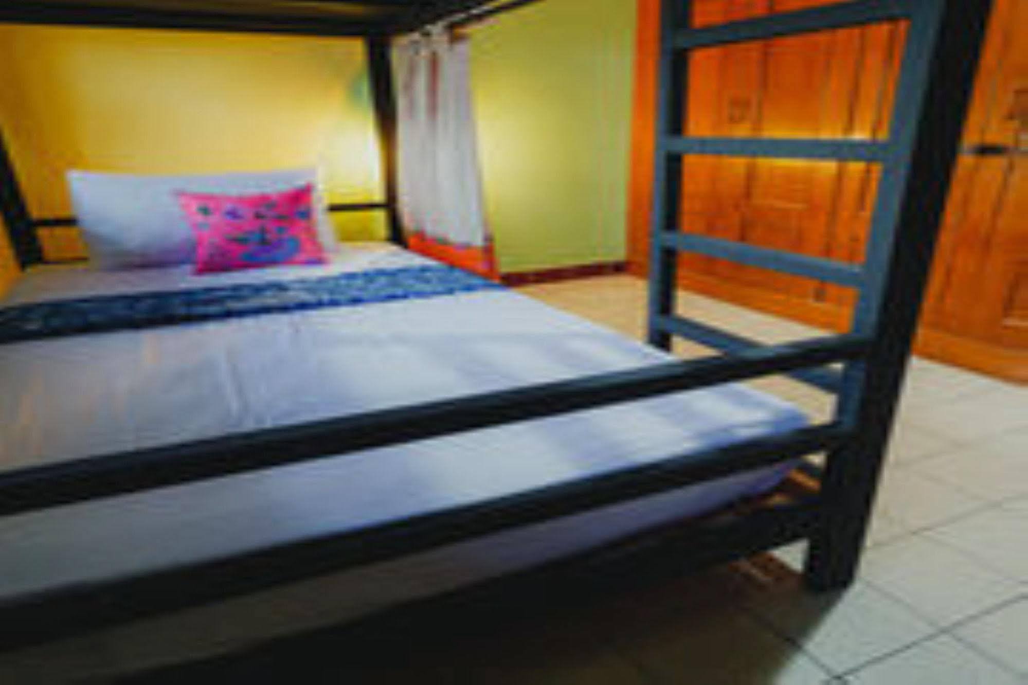 The Aree Hat Yai Hostel Buitenkant foto