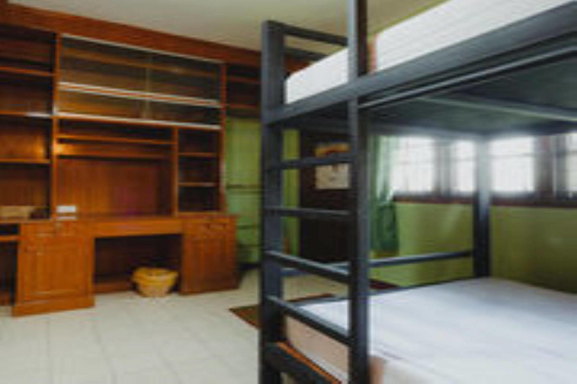 The Aree Hat Yai Hostel Buitenkant foto