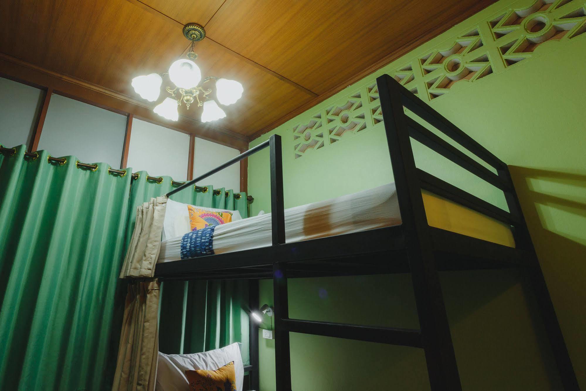 The Aree Hat Yai Hostel Buitenkant foto