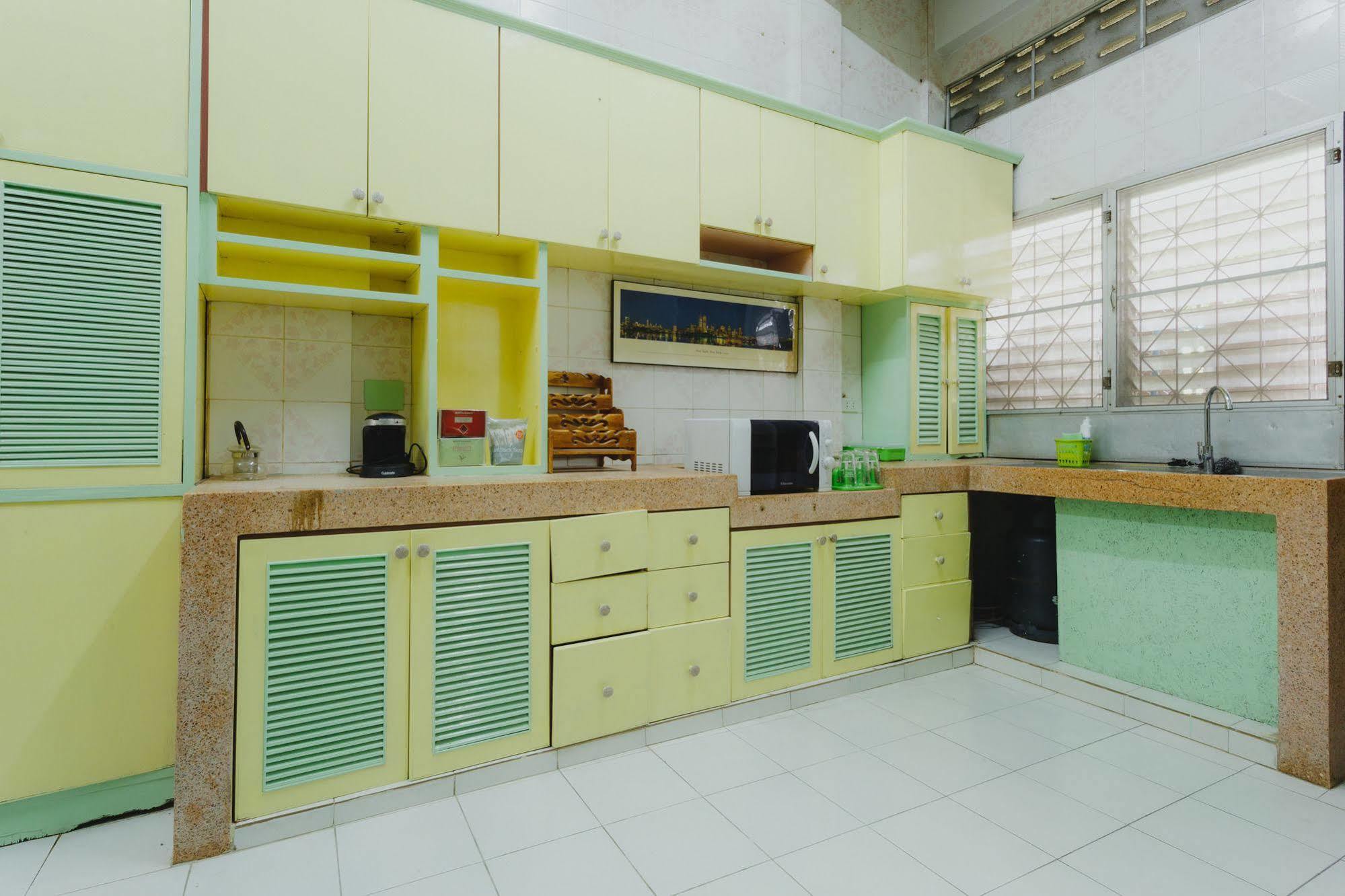 The Aree Hat Yai Hostel Buitenkant foto