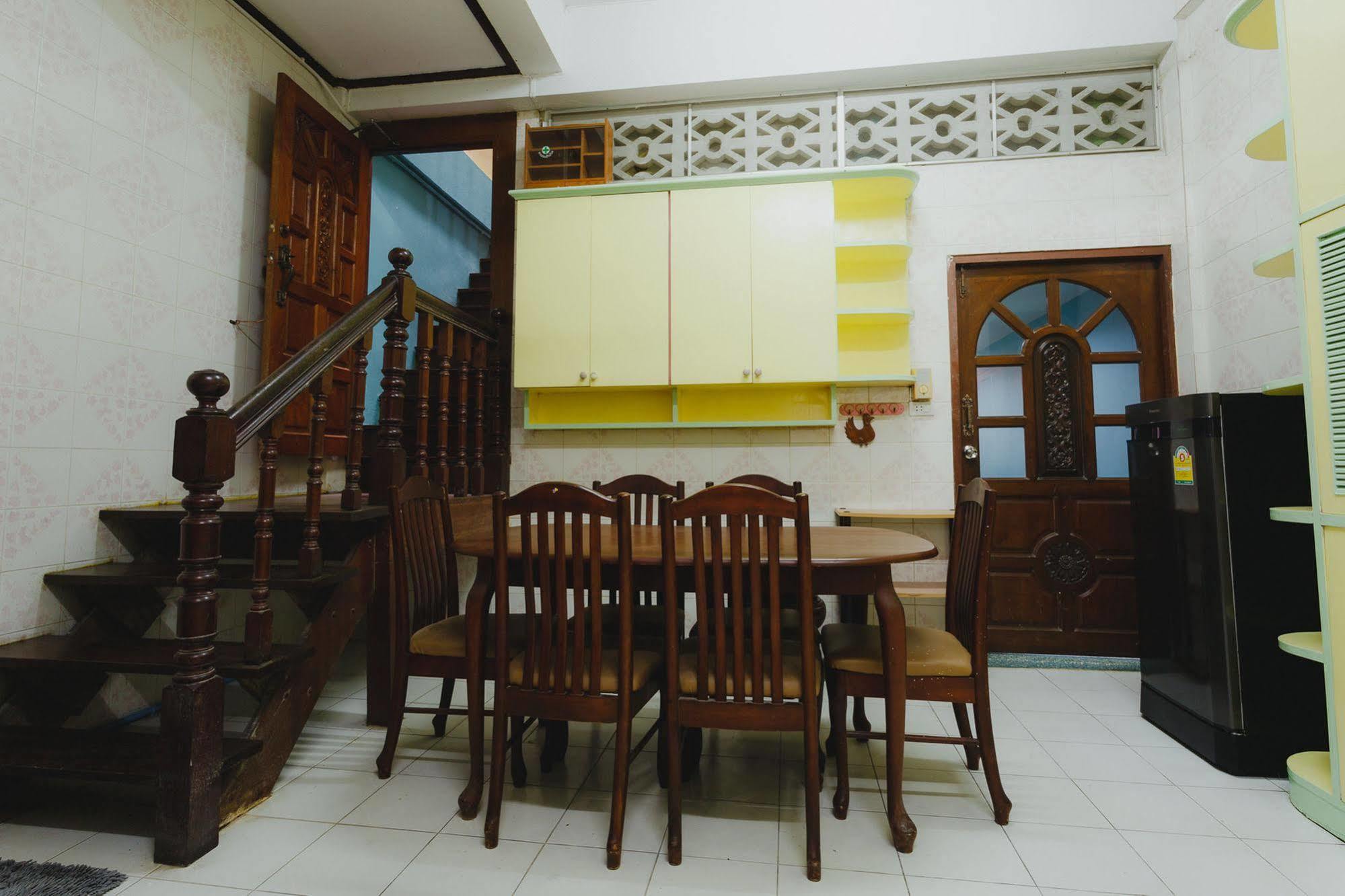 The Aree Hat Yai Hostel Buitenkant foto